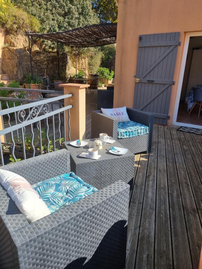 Coustelline Apartman Le Lavandou Kültér fotó