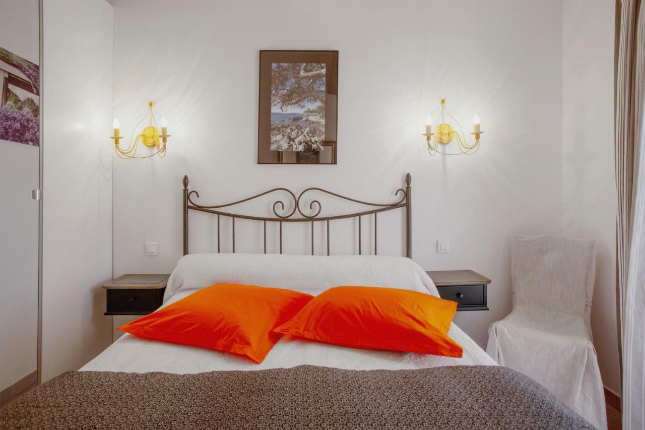 Coustelline Apartman Le Lavandou Kültér fotó